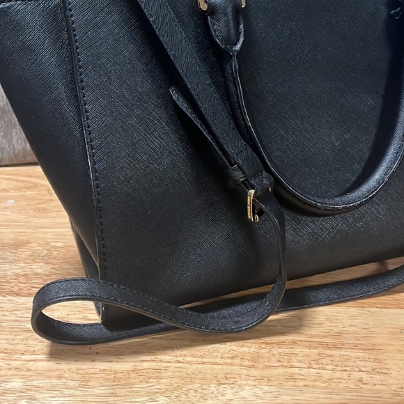 Michael Kors Leather Purse Cross Body or Hand Bag - Picture 9 of 16